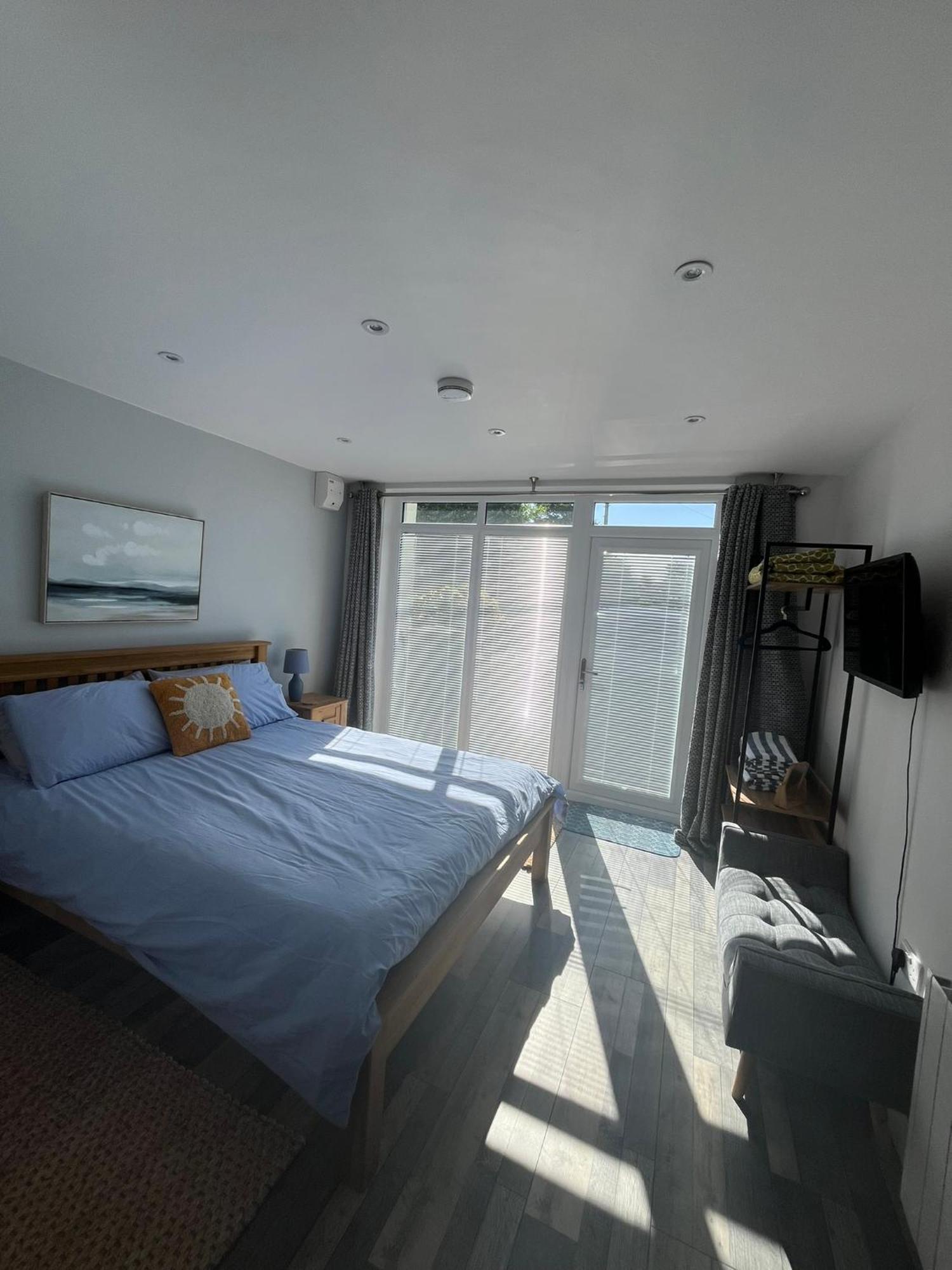 Entire Guest Suite In Four Mile Bridge, Rhoscolyn Вали Екстериор снимка
