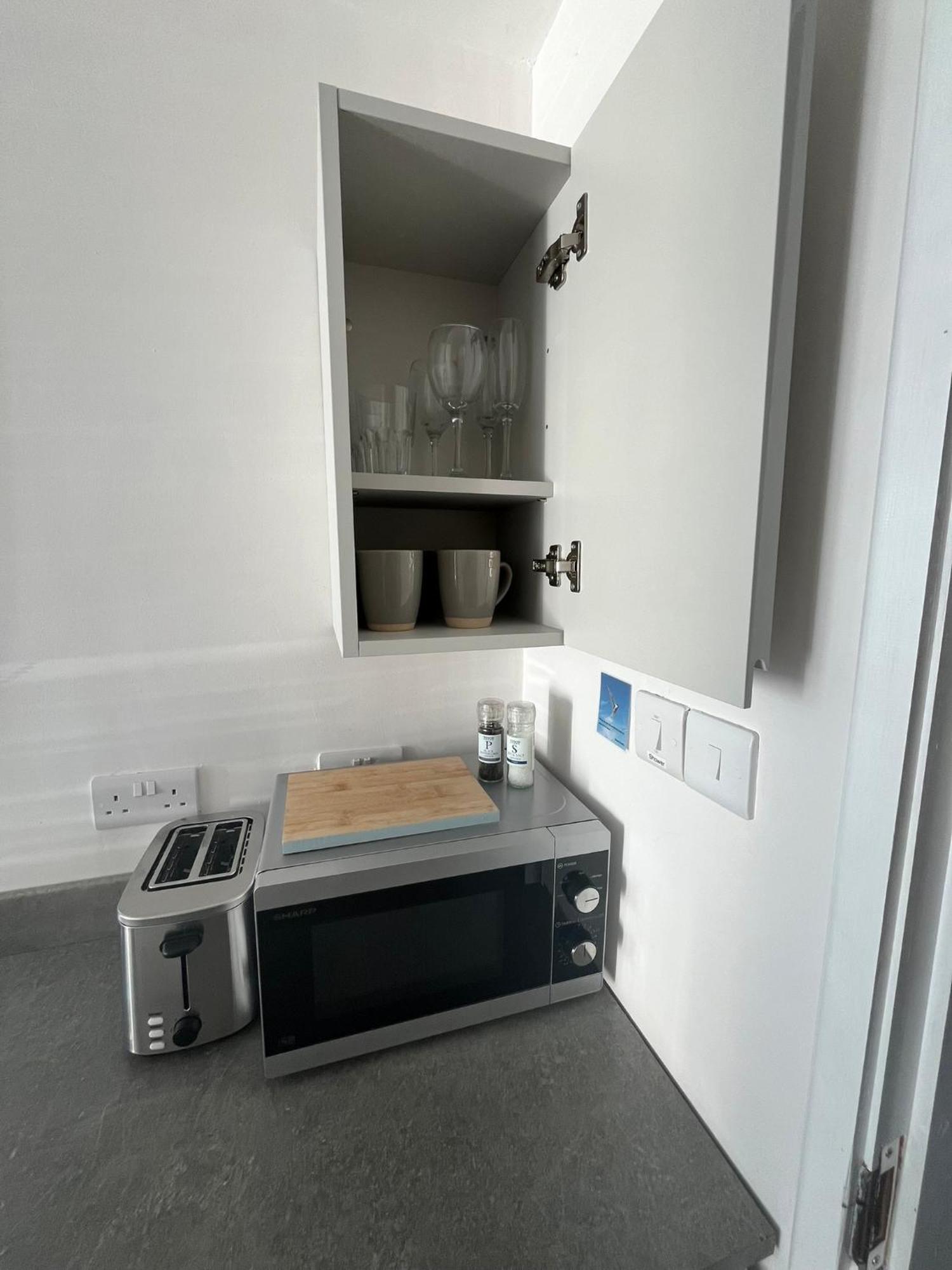 Entire Guest Suite In Four Mile Bridge, Rhoscolyn Вали Екстериор снимка